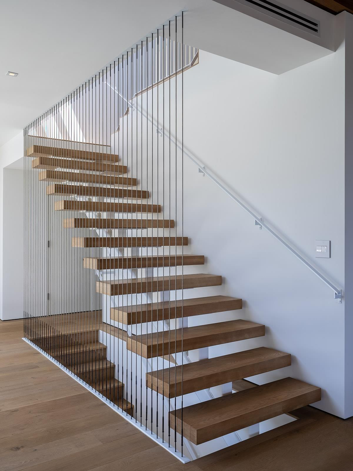 Floating staircase