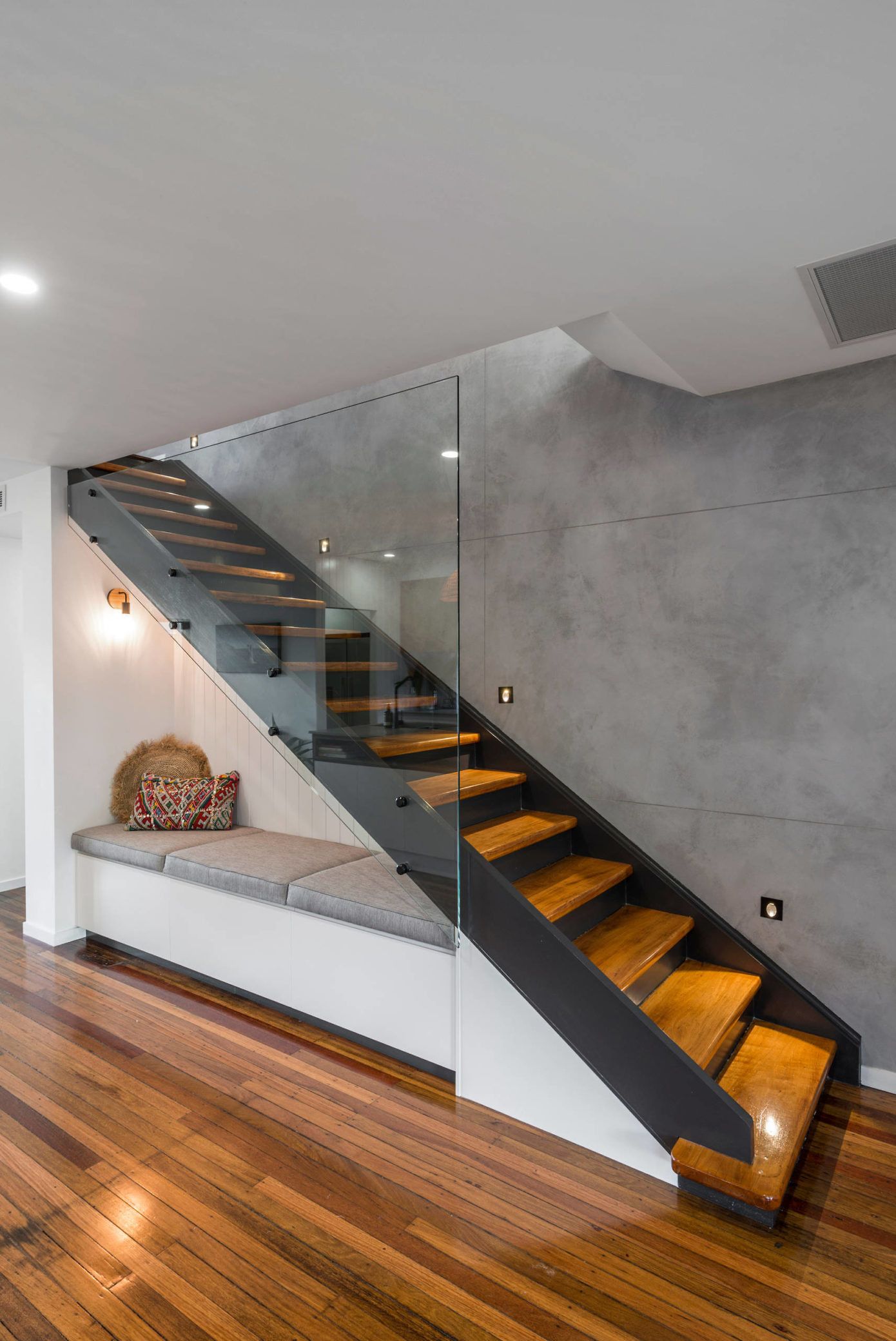 Double beam wooden tread straight staircase