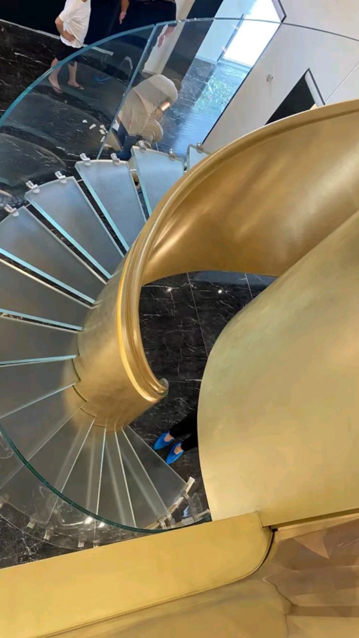Glamour Gold Curved Staircase with Glass tread