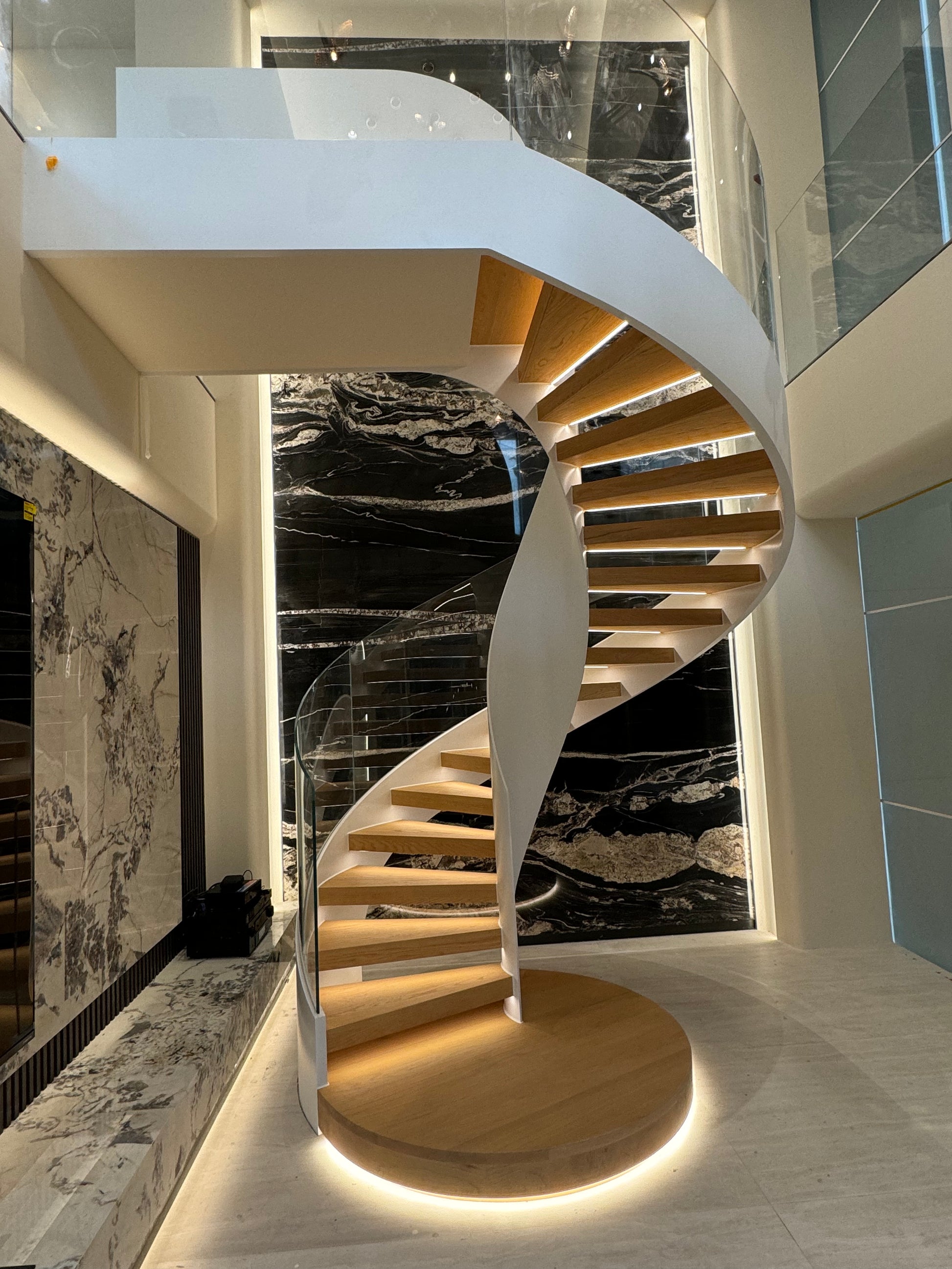 Modern Curved Staircase wooden tread with glass railing
