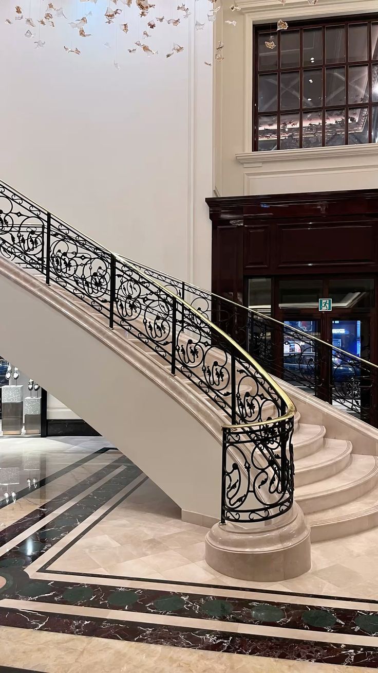 austaircase Luxury Villa Curved Stair Iron Balustrade