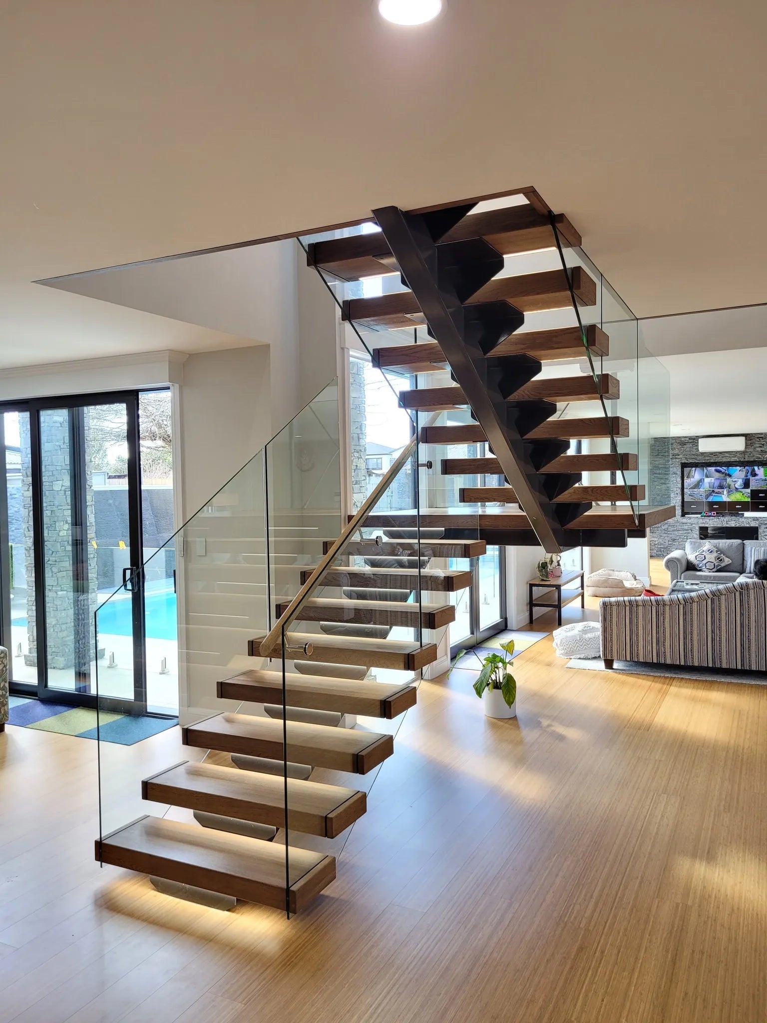 Customize wood tread with glass railing straight staircase