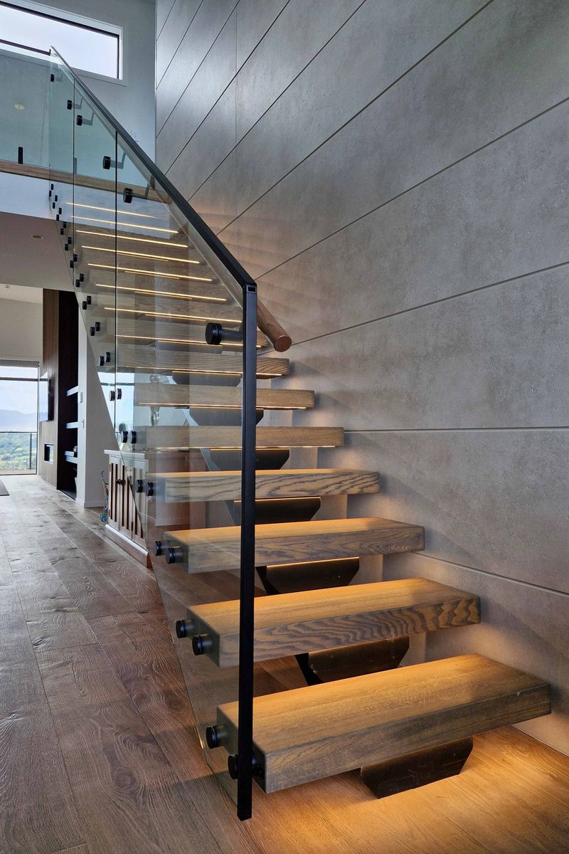 Hight-quality straight staircase center beam with glass railing
