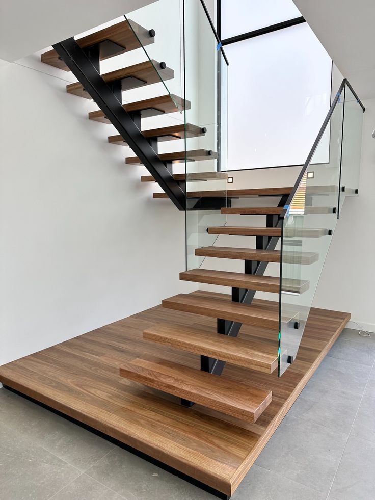 Hight-quality straight staircase center beam with glass railing