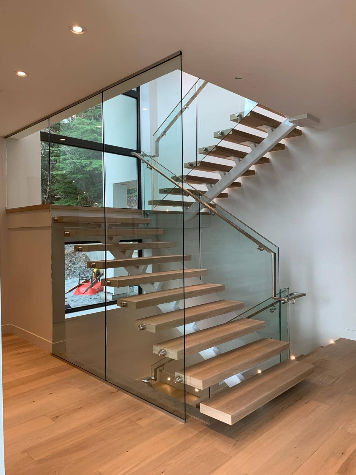 Wooden tread Stainless steel handrail staircase
