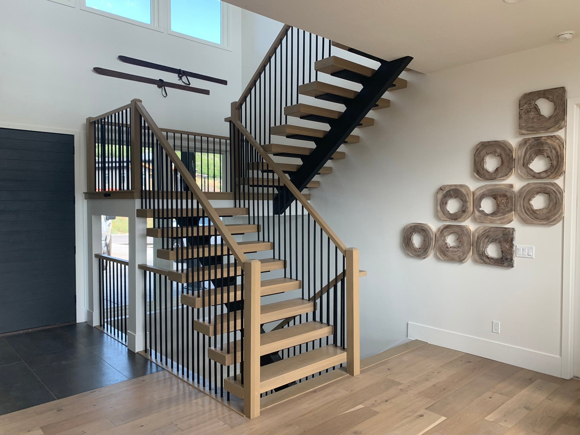 austaircase Minimalist Curved Iron Stair Balustrade For Villa&Hotel