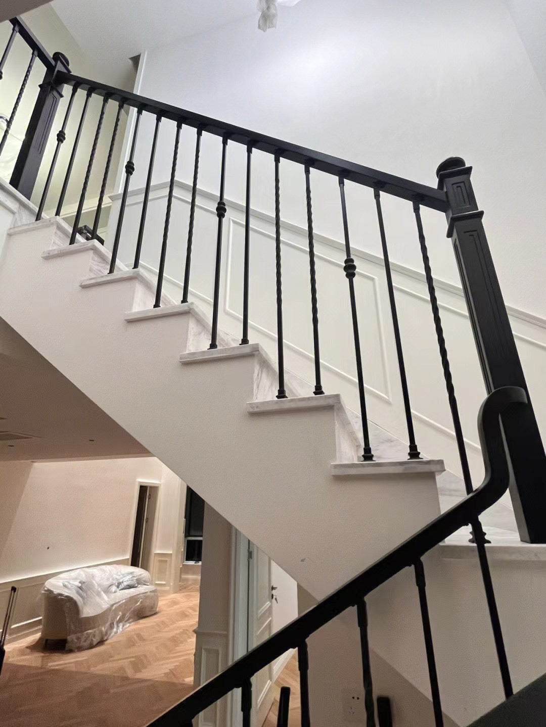 austaircase Villa Elegant Matte Black Stair Balustrade