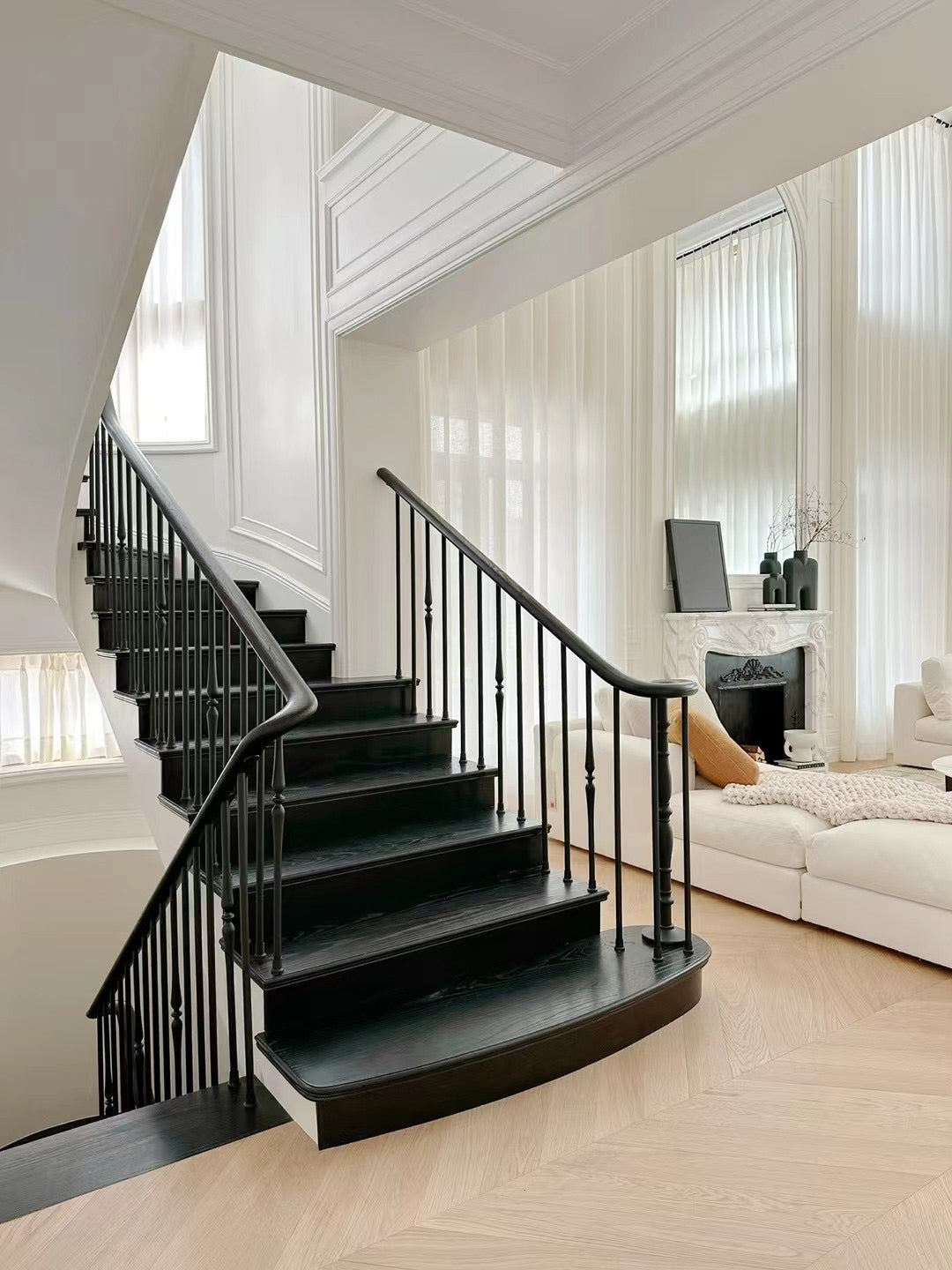 austaircase Villa Elegant Matte Black Stair Balustrade