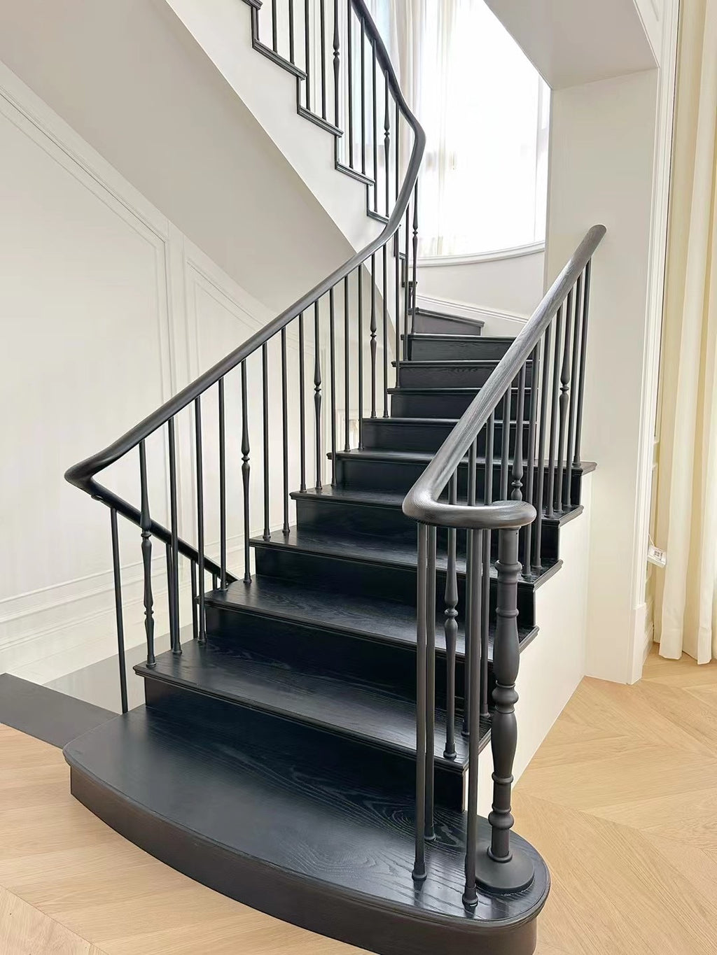 austaircase Villa Elegant Matte Black Stair Balustrade