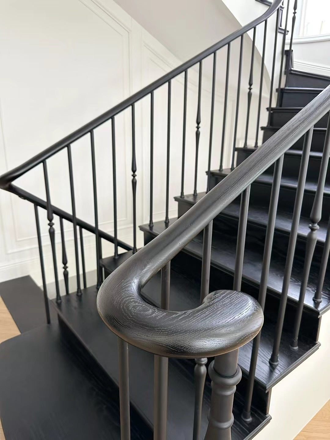 austaircase Villa Elegant Matte Black Stair Balustrade
