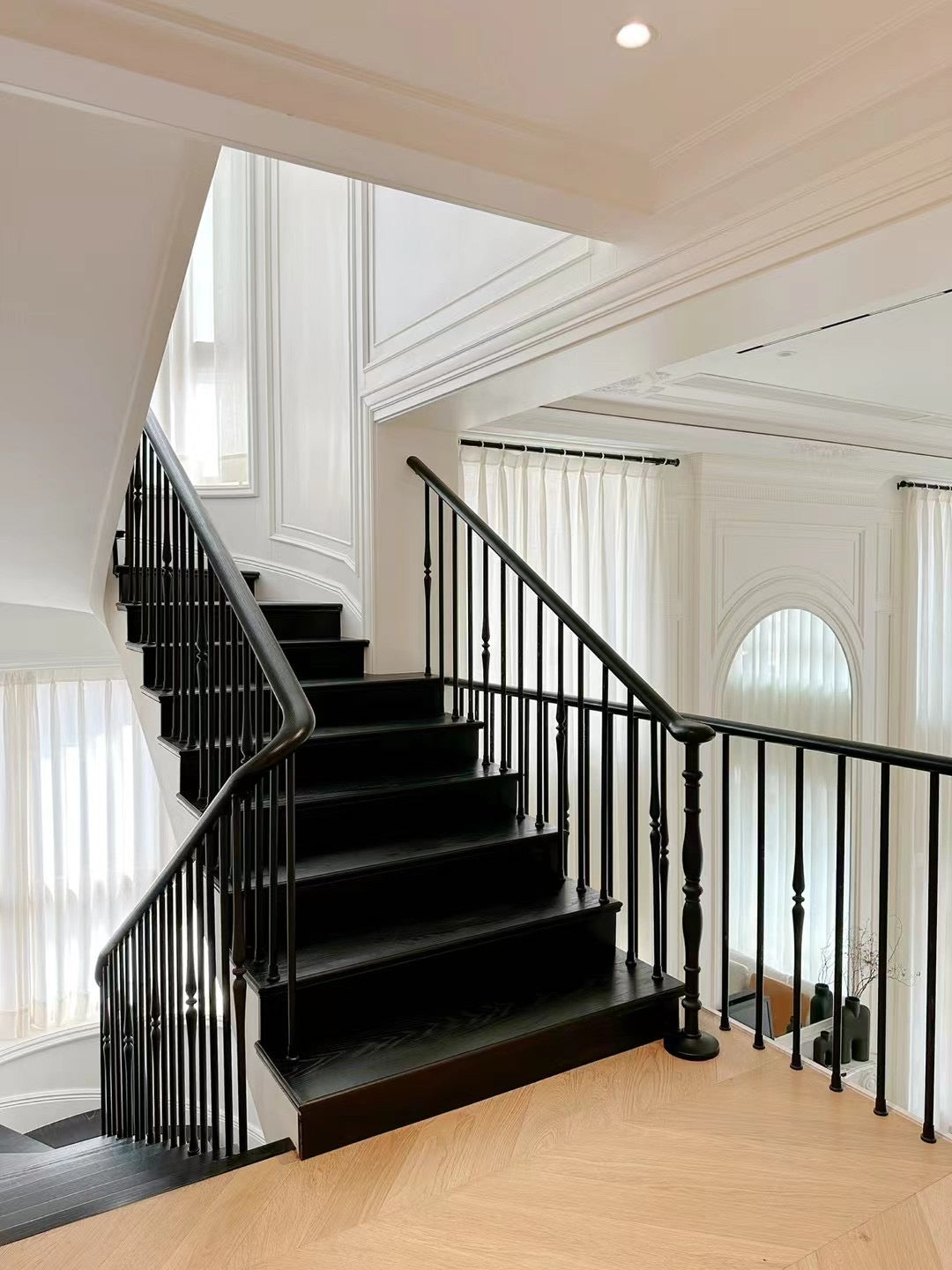austaircase Villa Elegant Matte Black Stair Balustrade
