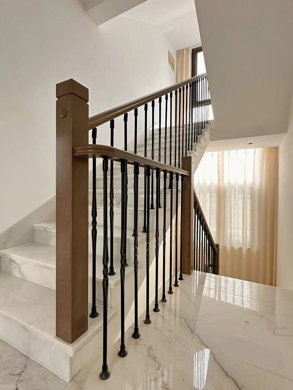 austaircase Modern Straight Iron Stair Balustrade with Wood Toprail