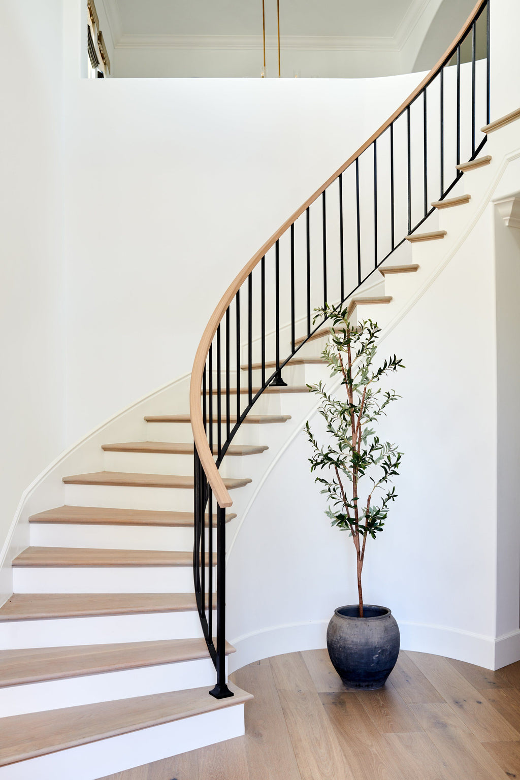 austaircase Minimalist Curved Iron Stair Balustrade For Villa&Hotel