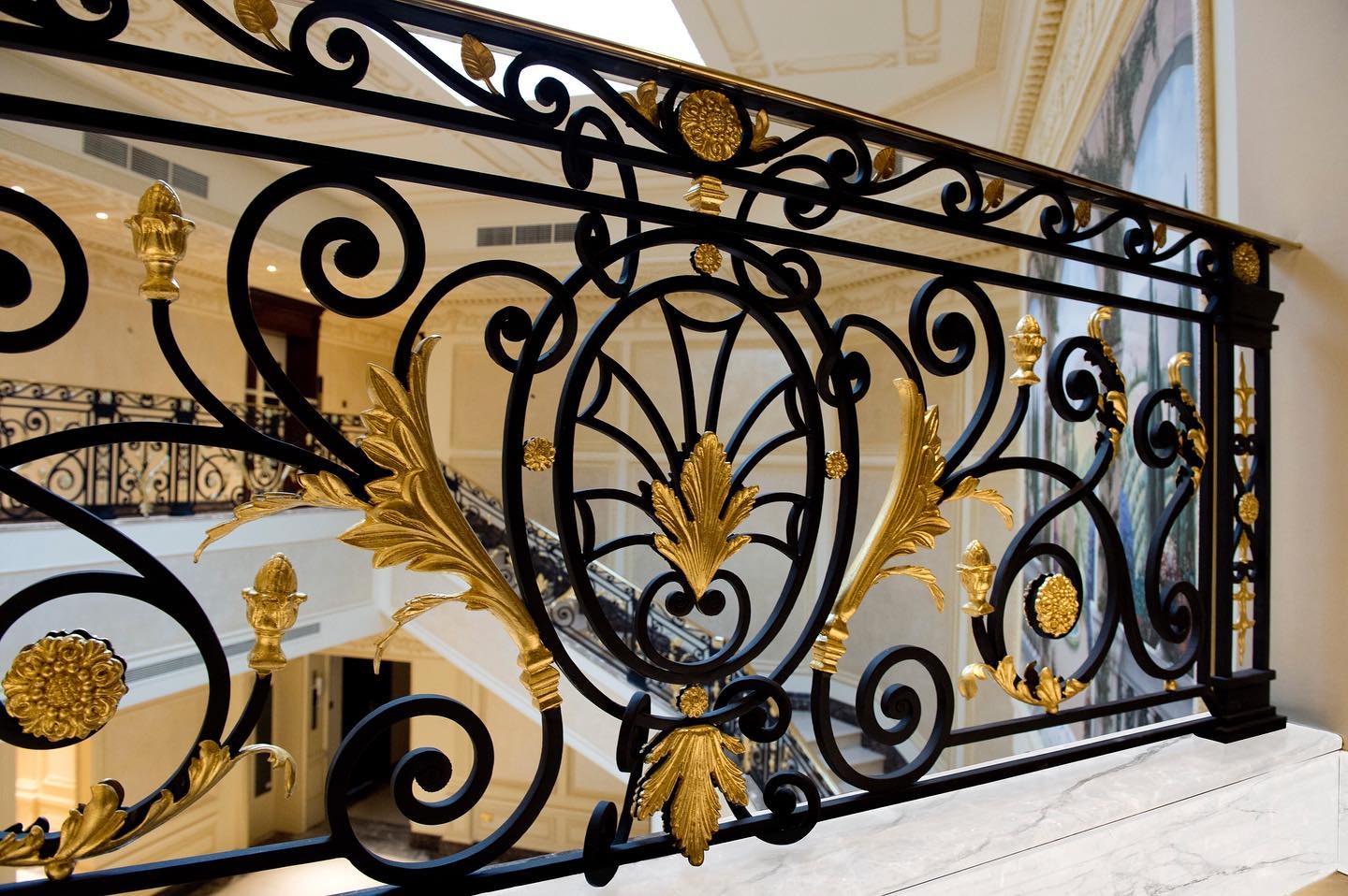 austaircase Ornate Iron Stair Balustrade For Luxury Homes