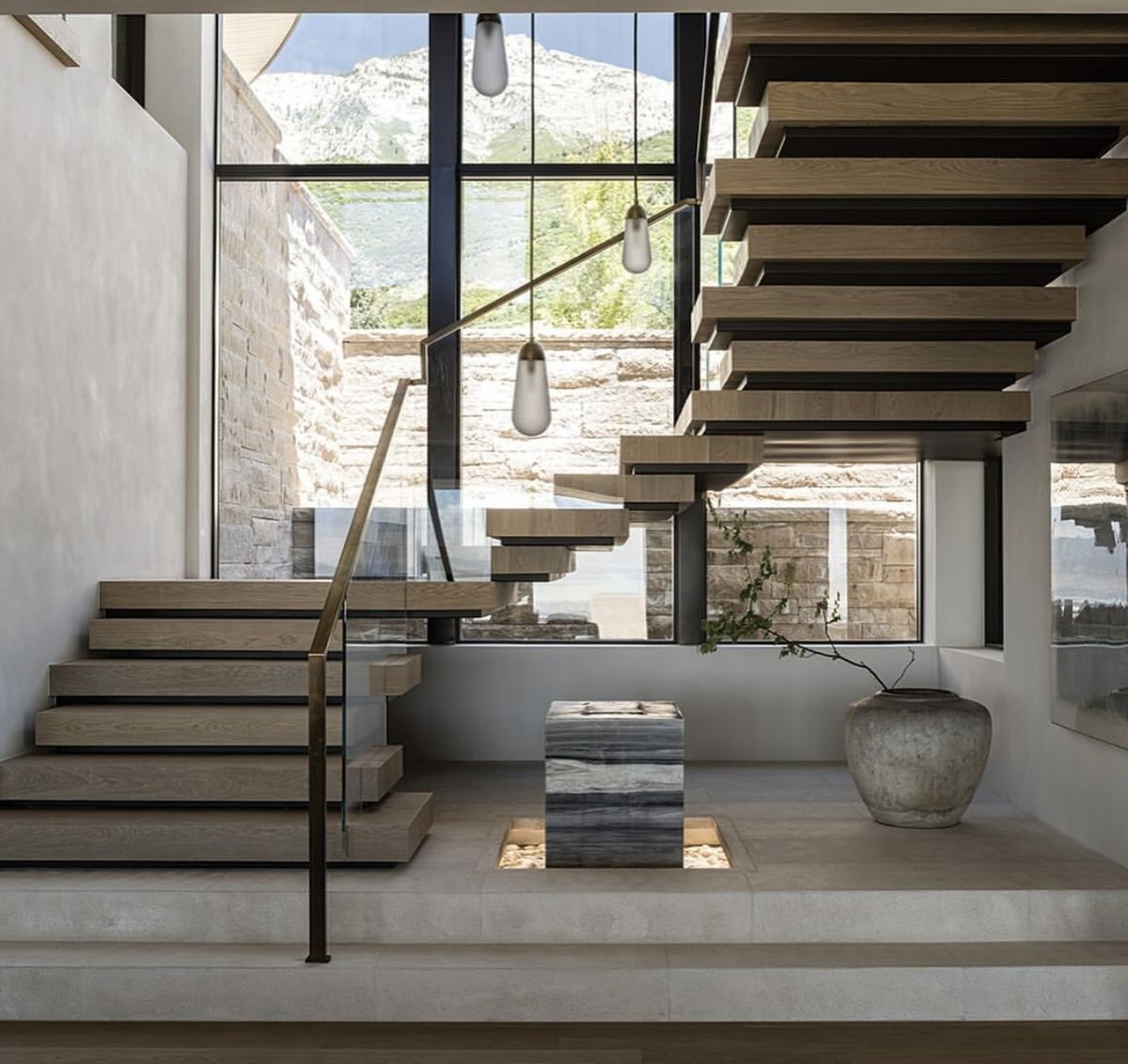 U shape tread stacking staircase