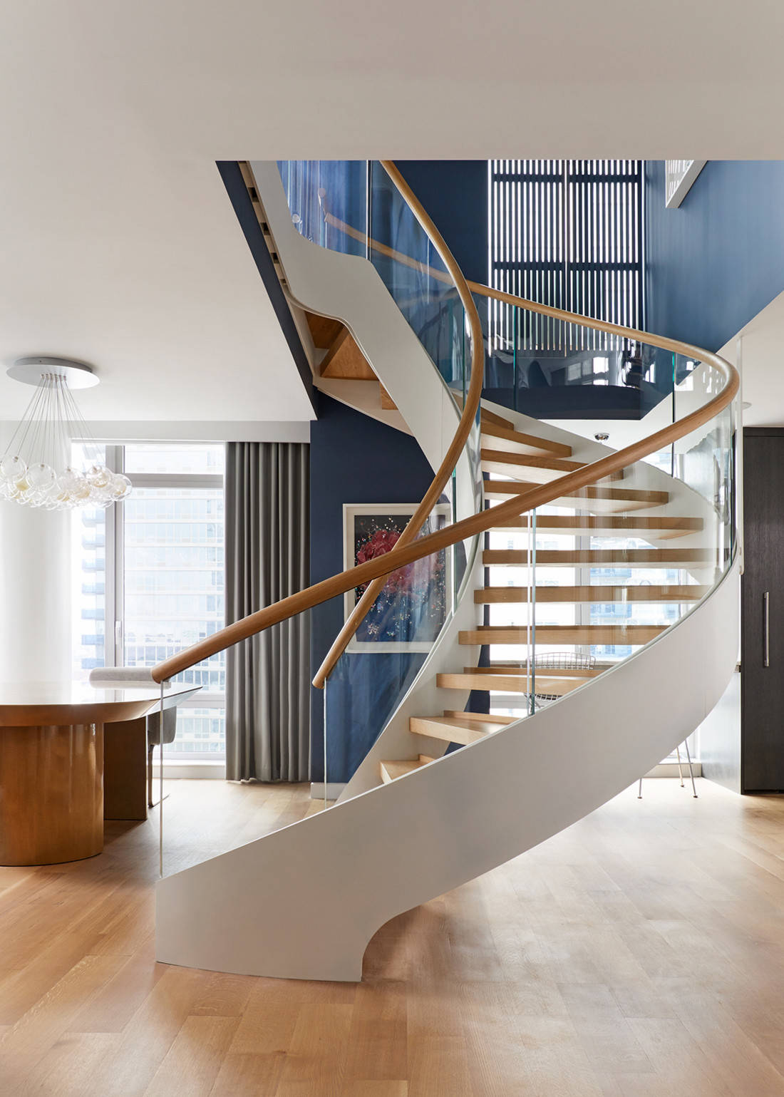 Wooden handrail Bend Glass Curved Staircase with wood tread