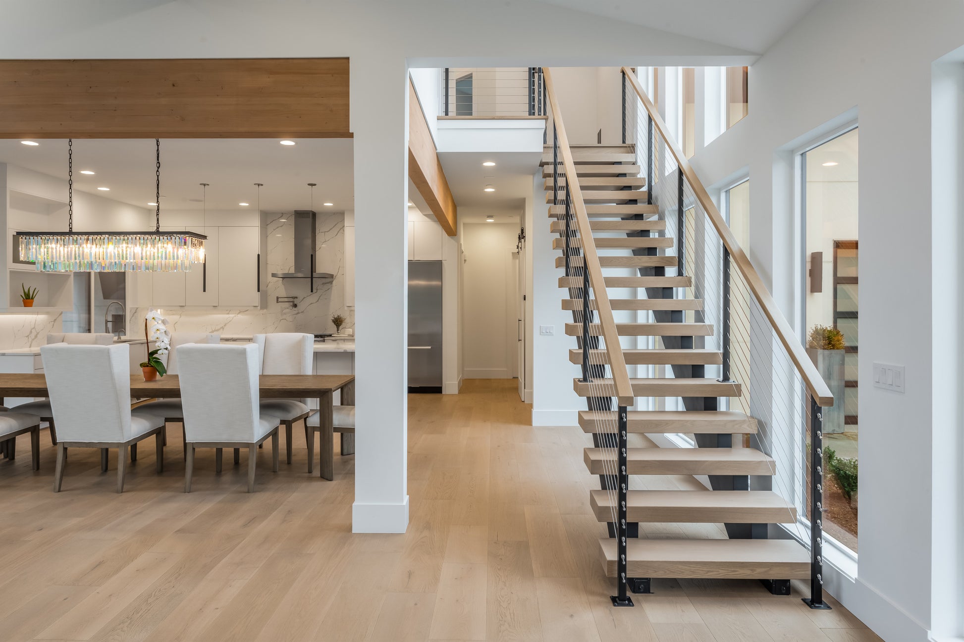 Anti-rust metal frame indoor straight staircase with solid wood tread